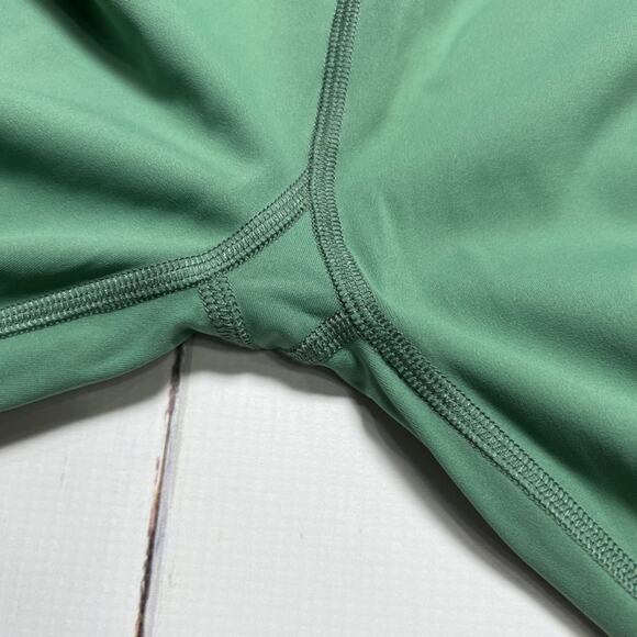 NWT MALO Republic On the Run 7/8 Tights SIZE M Sagebrush Green Yoga Pants NEW - Picture 10 of 14